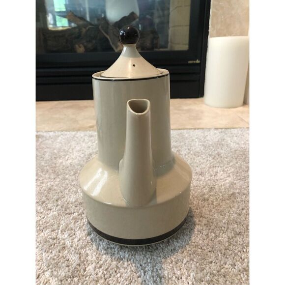 Strawberries Freezer to Oven Stoneware Tan Tea Pot - Picture 3 of 10